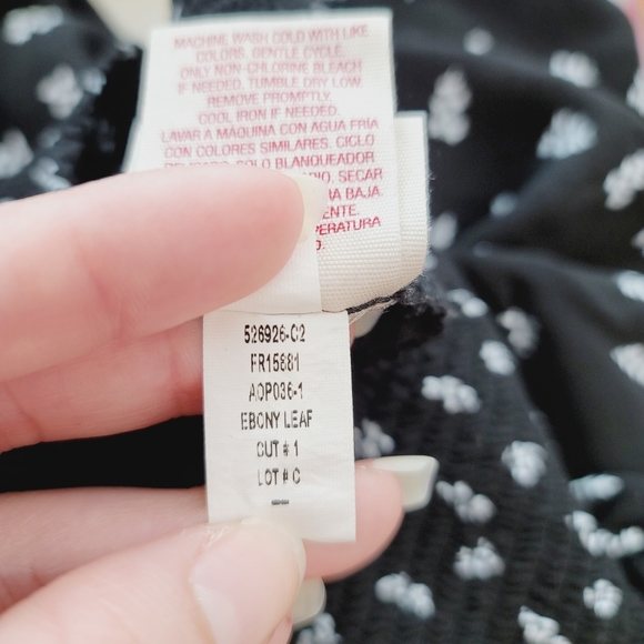 Mossimo Ebony Leaf Print Skater Skirt Size Small - Picture 8 of 10